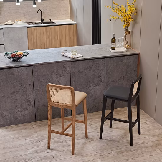 Sedia da pranzo alta in rattan in pelle nera di vimini per esterni di alta qualità all'ingrosso
